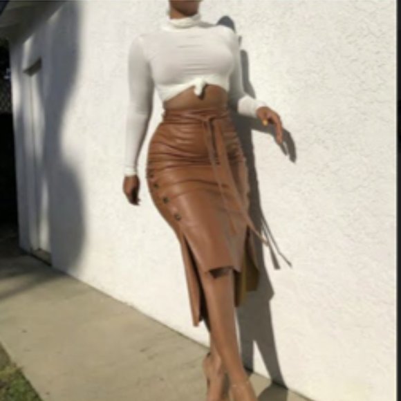 Boa Leather Skirt - Picture 4 of 6